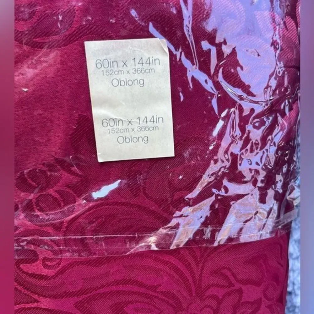 Saro Lifestyle Oblong Tablecloth in Burgundy